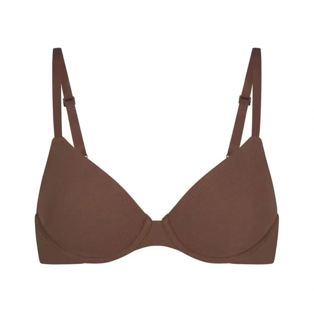SKIMS NWT Fits everybody T-shirt bra size 34D color jasper